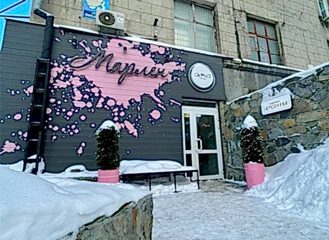 салон на станции Площадь ленина